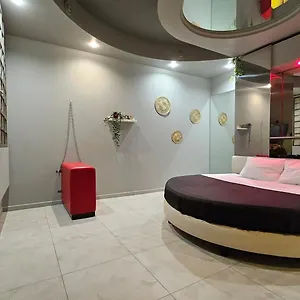 Motel Silk, Caviaga